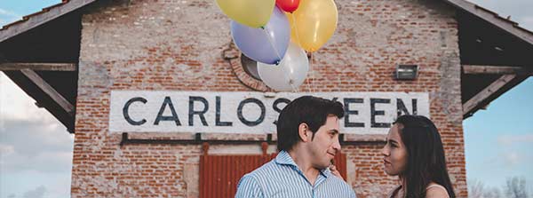 Novios con globos en la sesión Pre-boda
